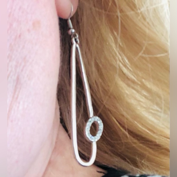 👀4/$25 Silver-tone Dangly Earrings with Crystal Oval - Picture 5 of 5